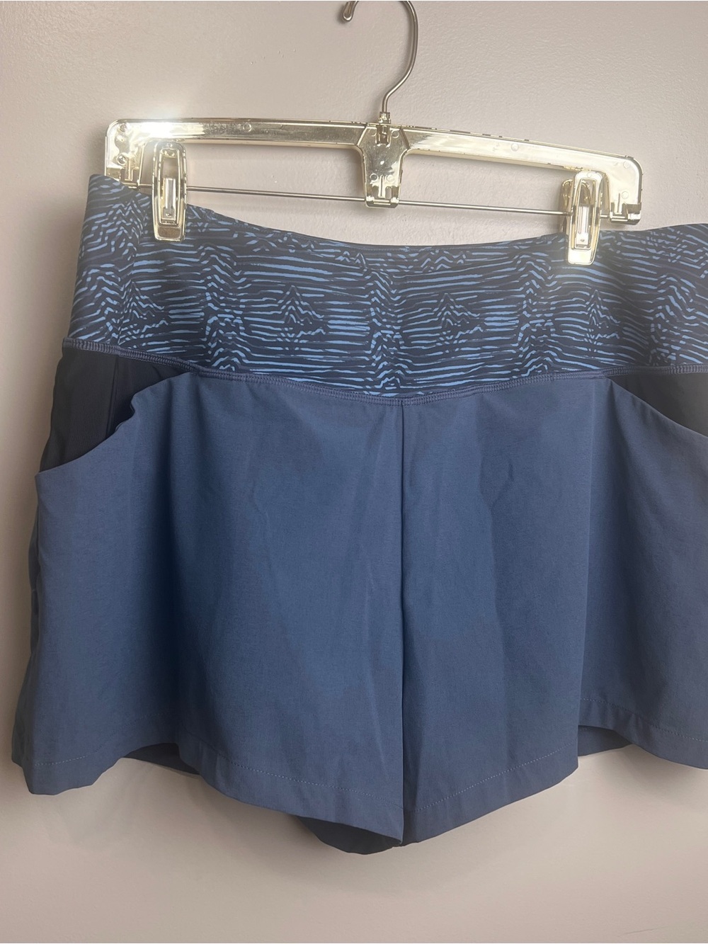 Mountain Hardwear Blue Athletic Running, Hiking Shorts Lined Pockets Women's XL